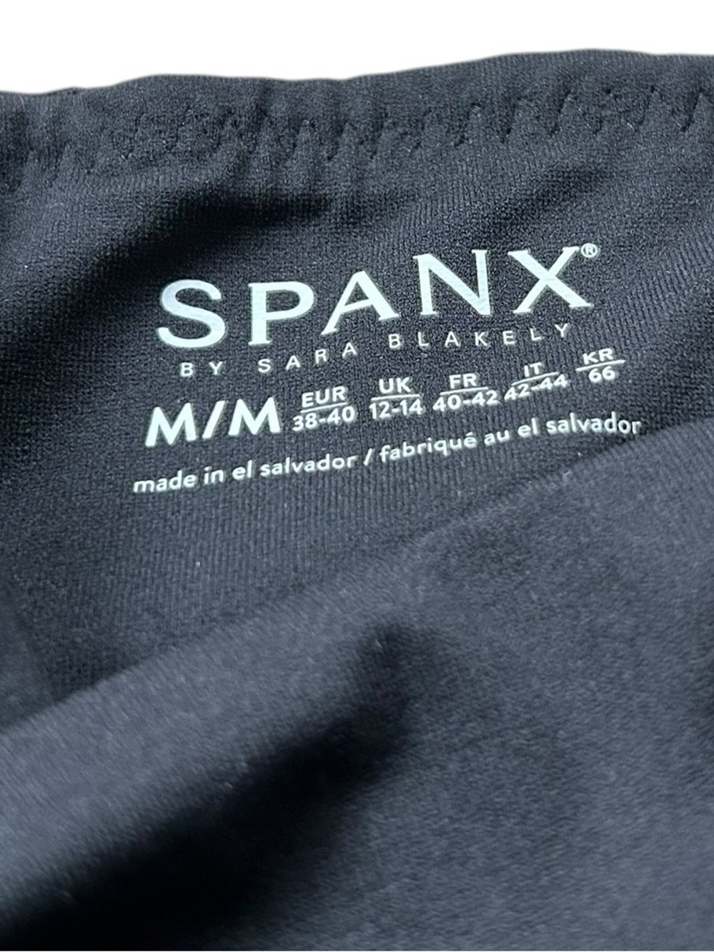 SPANX Booty Boost Black Metallic Confetti Cropped Leggings Size Medium - Picture 4 of 8